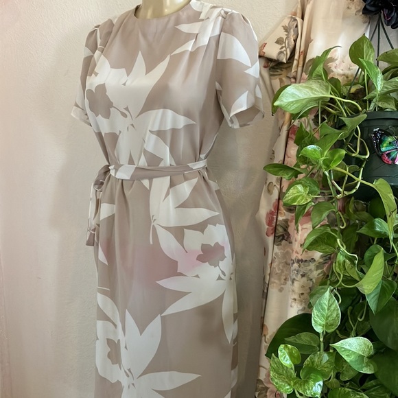 Vintage Dress Tan and Cream Chiffon Hand Made Dress with Tie Belt midi - Picture 4 of 12